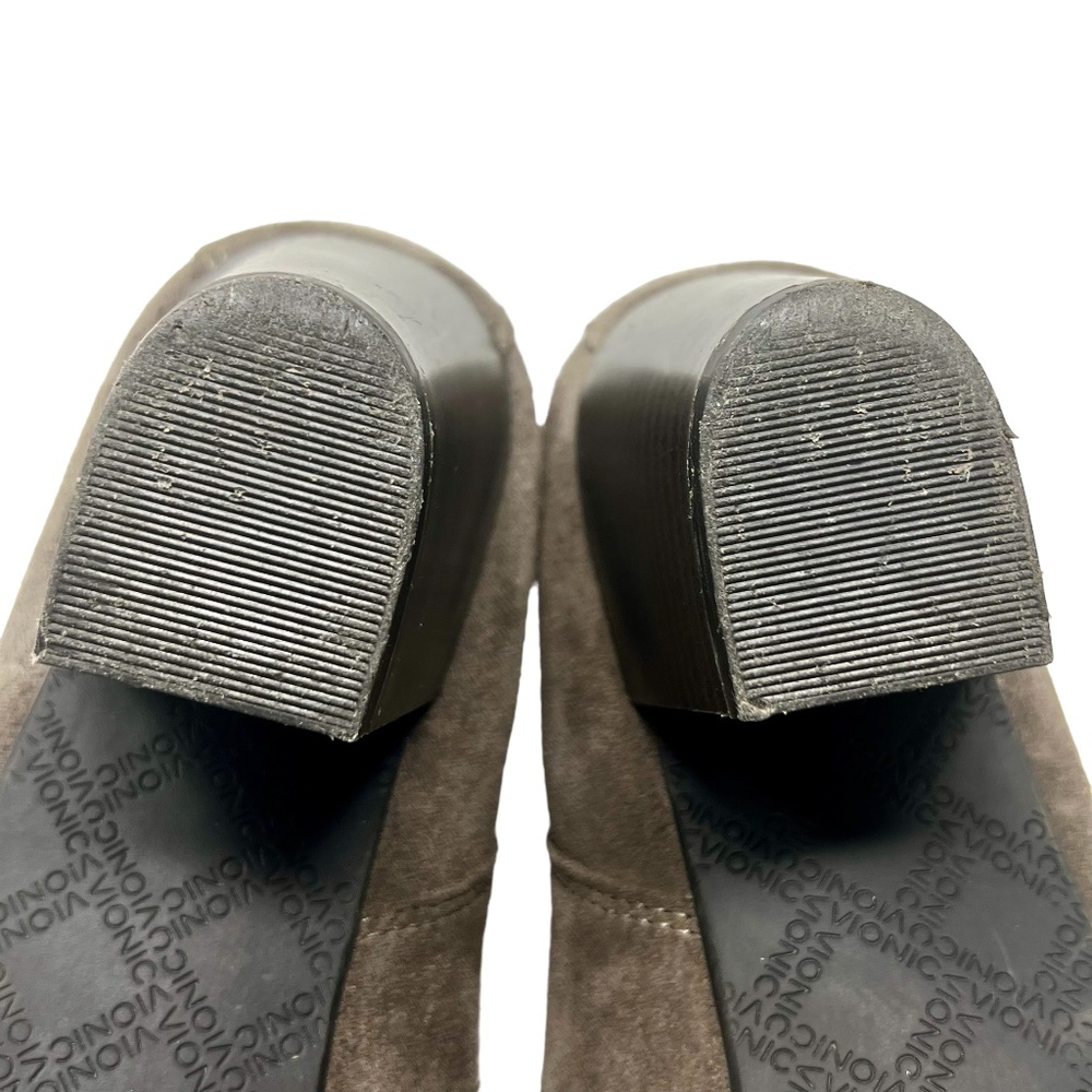 Vionic women's Madeline Greige Weatherproof Suede Ankle Boot size 9 - Picture 9 of 13